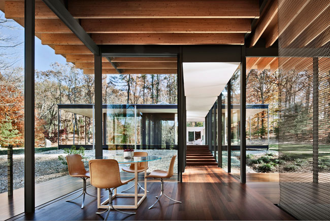 Glass-Wood-House-4_interior.jpg